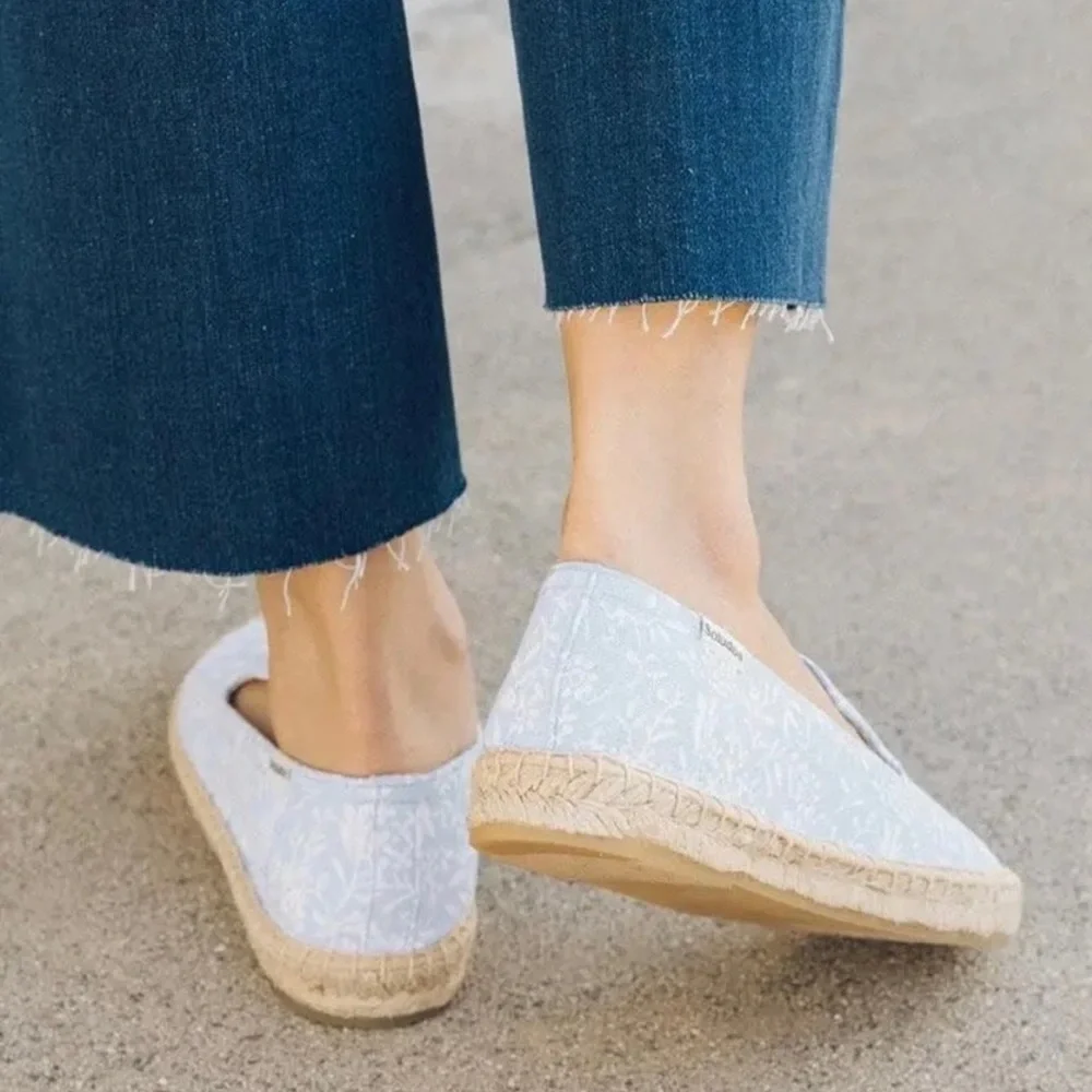 NWOT/NWOB Soludos Blue Bonnet Espadrilles Slip On Floral Flats Shoes Size 10